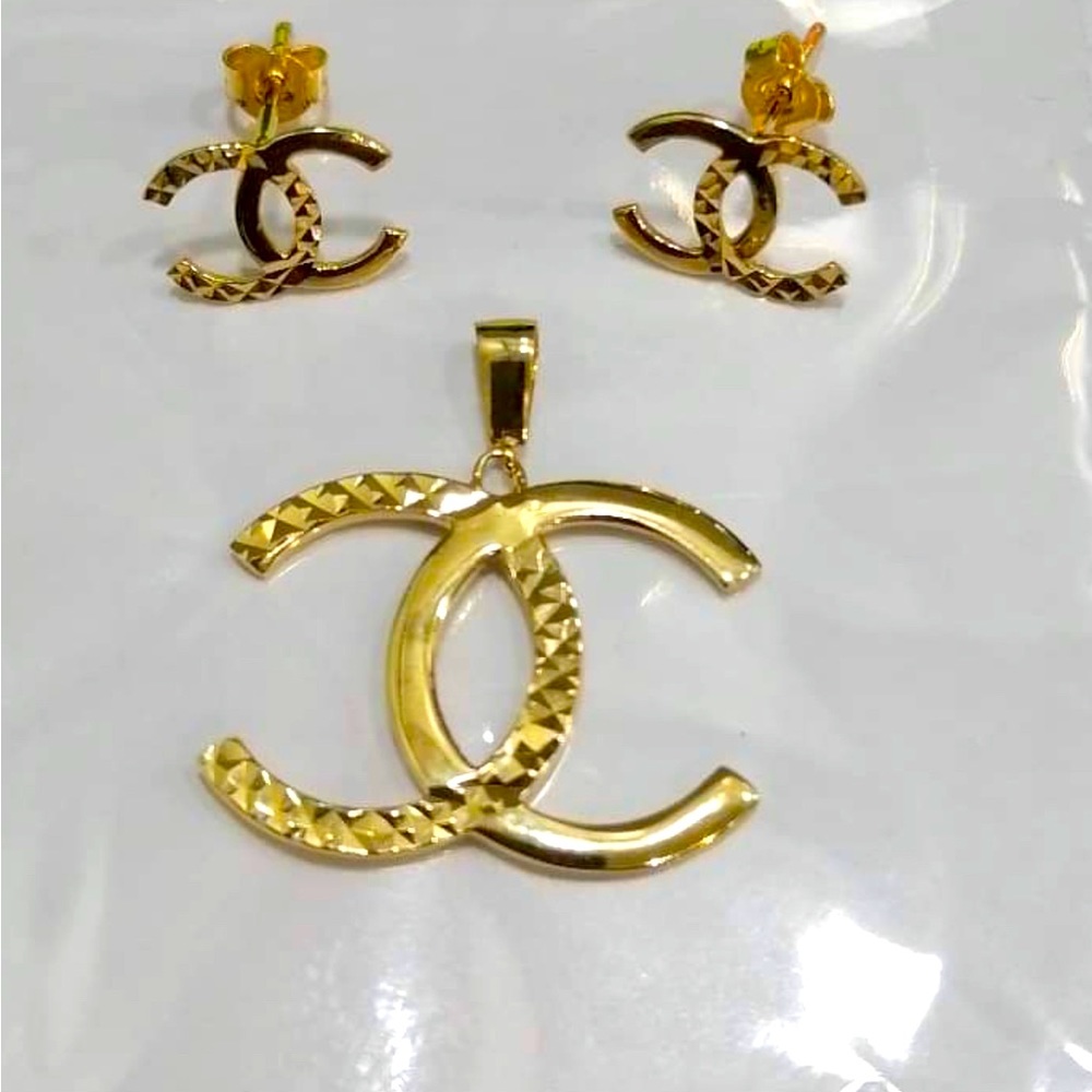 Set 18k pendant and stud earrings
